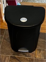 6.6 gal trash can