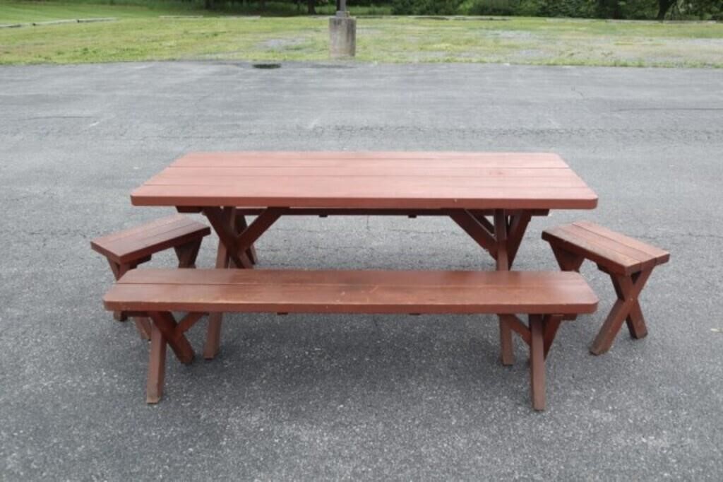 PICNIC TABLE & BENCHES: