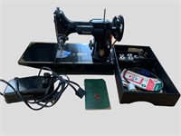 Singer Featherweight Sewing Machine W Case