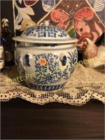 ORIENTAL STYLE COVERED TUREEN