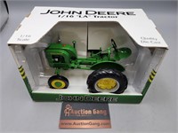 John Deere  1/16 "LA" Tractor