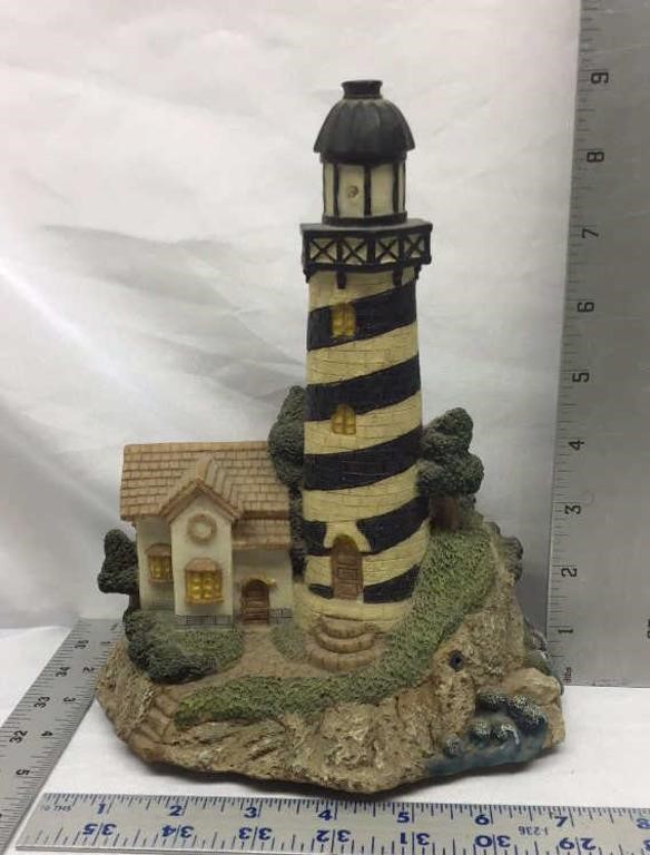 C2) LIGHTHOUSE THAT LIGHTS UP, WORKS!