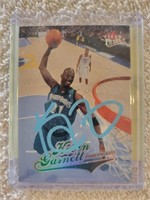 Kevin Garnett Signeg Basketball Card with COA