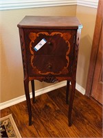 Antique Queen Anne Style Side Table