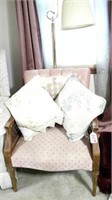 occ. Chair/pillows