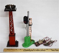 LOT 2 VINTAGE MARX YARD LIGHT AND LIONEL