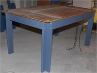 Layout table with adjusting straight edge,