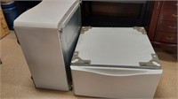 Kenmore washer/dryer pedstals w/ drawer