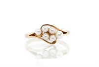 Pearl cluster & 9ct rose gold ring