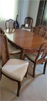 Queen Anne style table and chairs also has 3