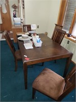 Vintage Dining Table w/1 Leaf & 4 Padded Chairs