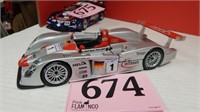 MAISTO INFINEON AUDI R8 1/18 SCALE