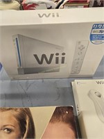 Wii Game With Accessories And Makeup Mirror