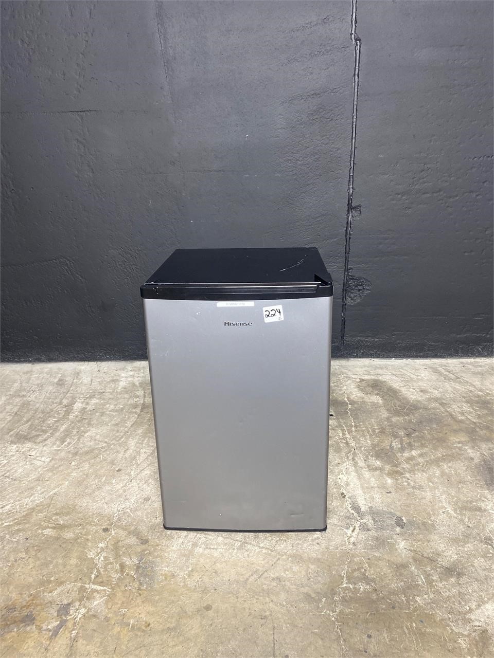 Hisense LCR44D6NSE 4.4 Cu. Ft.Compact Refrigerator