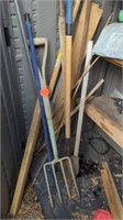 ASSORTMENT OF GARDENING TOOLS AND BOARDS
