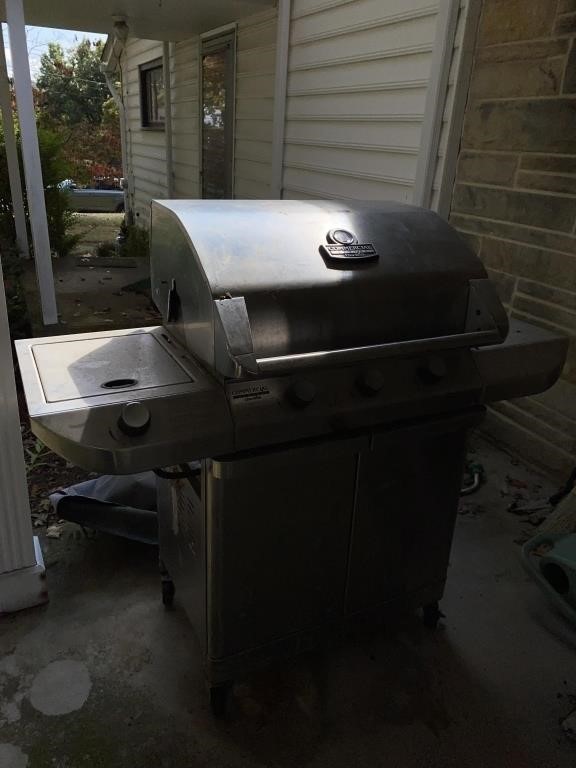 CHAR-BROIL COMMERCIAL SERIES 3-BURNER GRILL