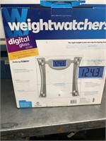 Lot with Pyrex set  and digital scale