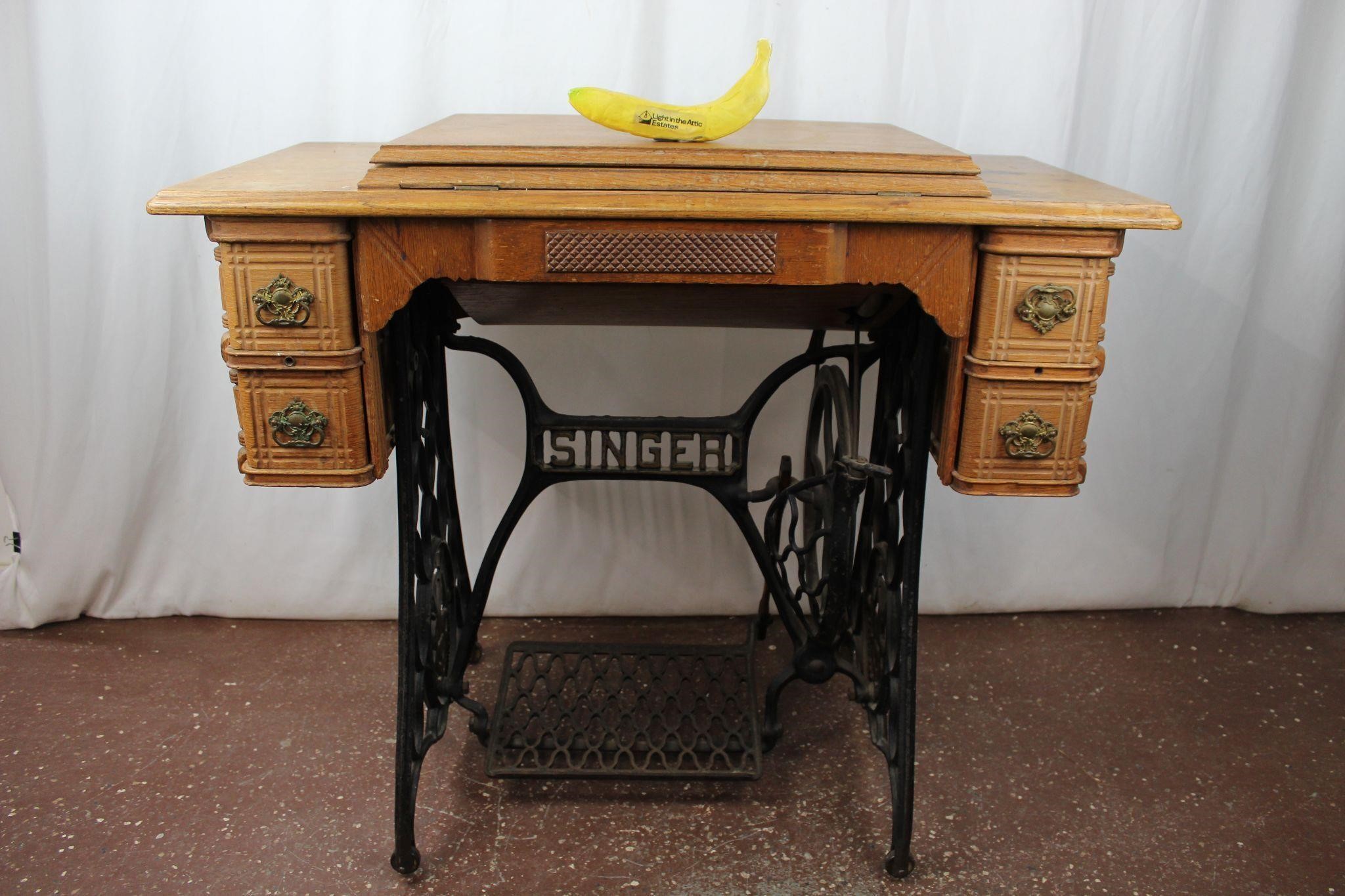 Antique 1800s Singer Sewing Machine+Assessories!