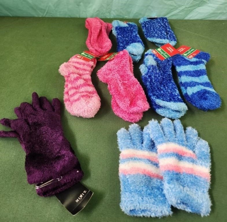 7 pair fuzzy socks and 2 pair of gloves