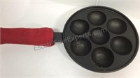 Cast Iron skillet with mit for handle