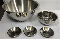 Lot of stainless mixing bowls, 1 large, 1 small