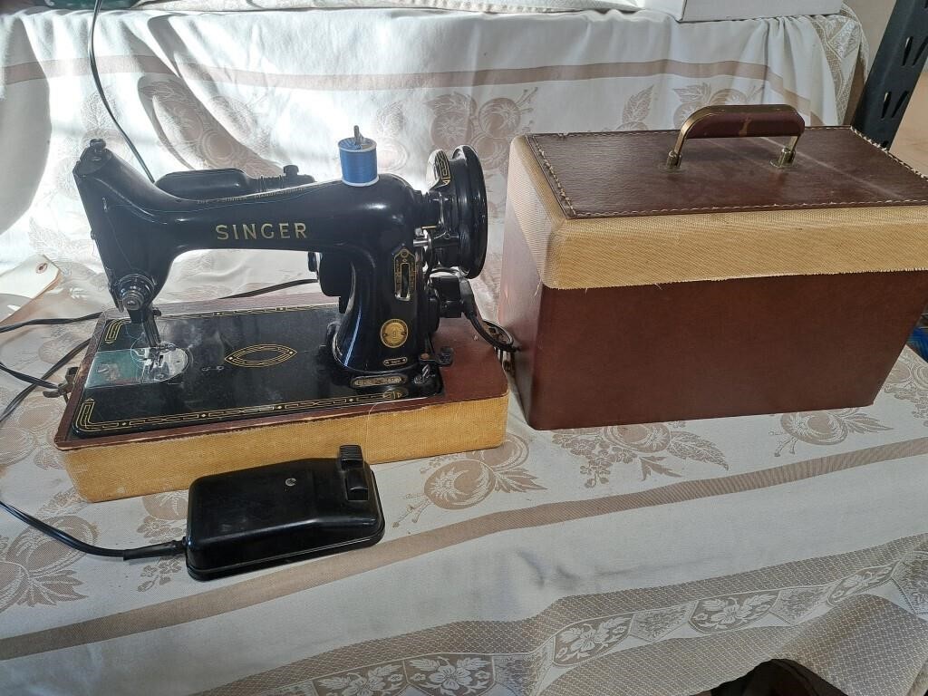 Singer 99K portable sewing machine, ex condit