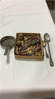 Misc vintage metal lot w/ skillet