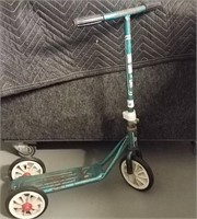 Vintage sing sing-car scooter