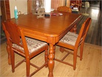 Oak table with 4 matching chairs