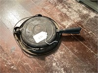 Cast Iron Wagner Waffle Iron