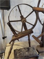 Retro Style Spinning Wheel