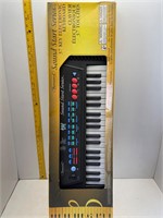 NEW 37 KEY ELECTRONIC KEYBOARD W/ MIC