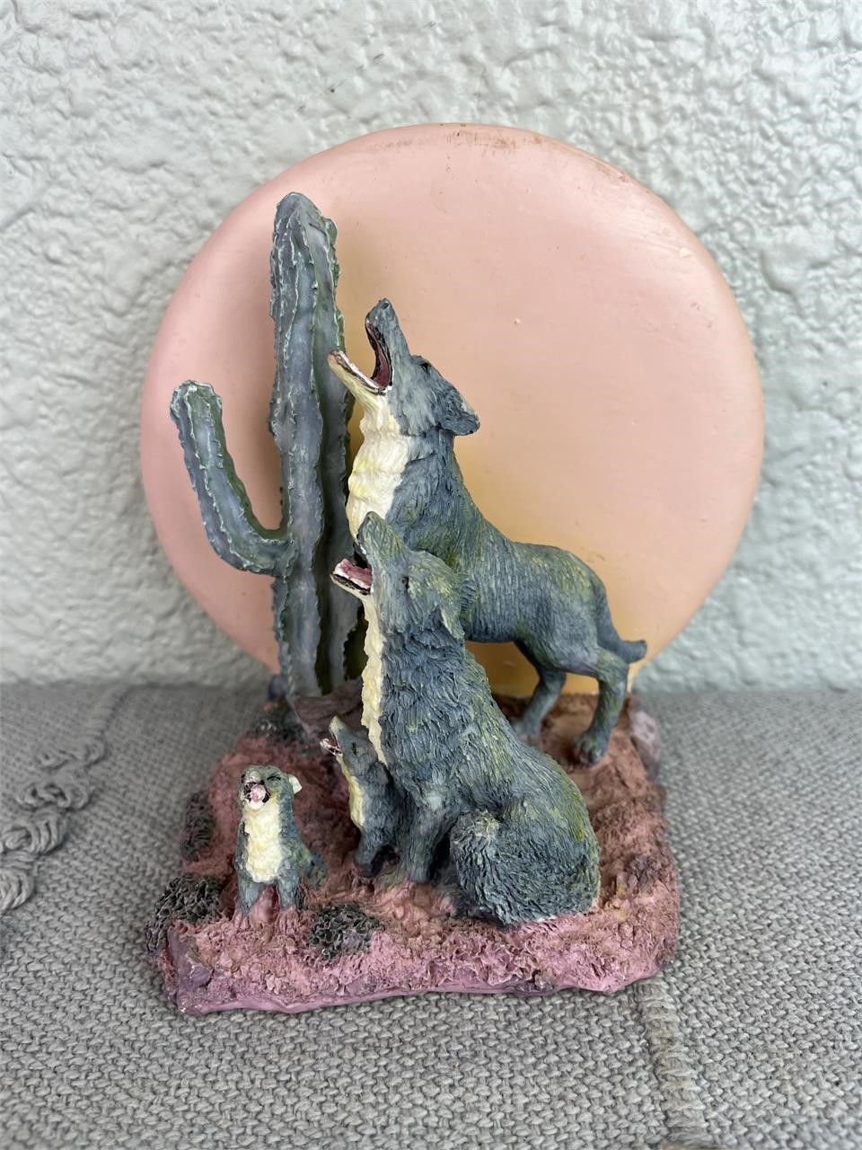 6in Coyote Howling Collectible Statue