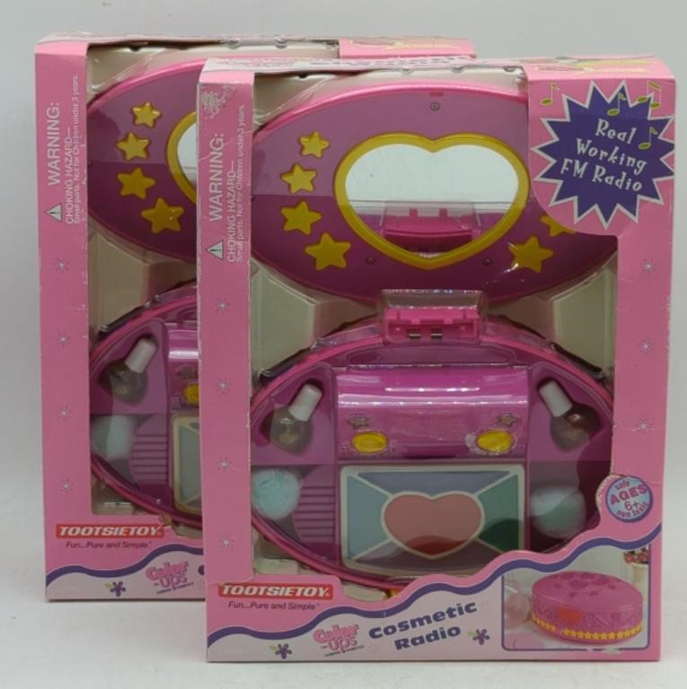 (ST) Tootsie Toy Cosmetic Radio. Real Working FM