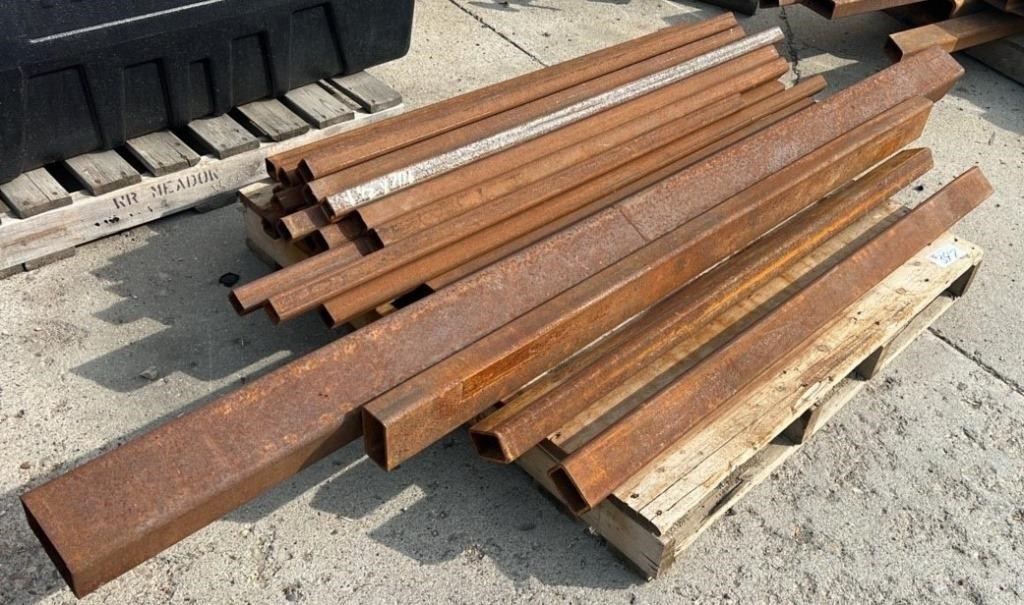 Pallet w/Various Steel Tubing, Large amount of