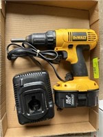 DeWalt 18V drill, battery, charger - WORKS