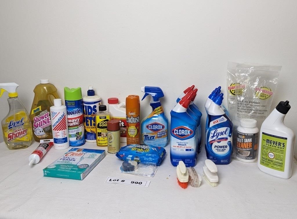 CLEANING SUPPLIES MOST ARE FULL AND UNOPENED