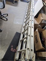 Werner 28' Extension Ladder 250 lbs. 20' Work