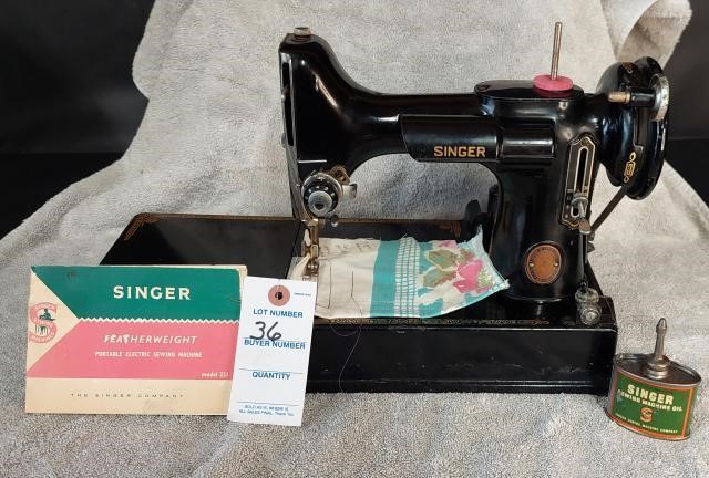 Singer Featherweight Centennial Sewing Machine w/