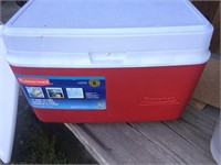 Rubbermaid Ice Chest Cooler (New)