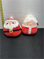 Mr. and Mrs. Claus squish mellows