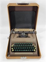 VINTAGE SMITH CORONA SILENT TYPE WRITER W/ CASE