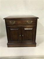 PENNSYLVANIA HOUSE END TABLE / NIGHT STAND