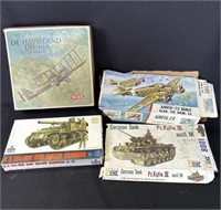 2 Vintage tank scale models & 2 plane scale models