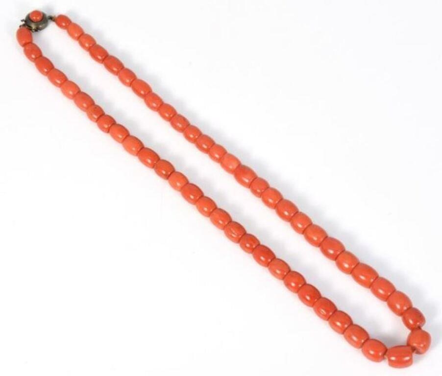Vintage Coral Graduated Beaded Necklace.