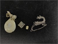 Lot with silver jewelry and a tiny carved cameo ab
