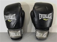 Everlast MMA Fighting/Practice Gloves -Small Tear