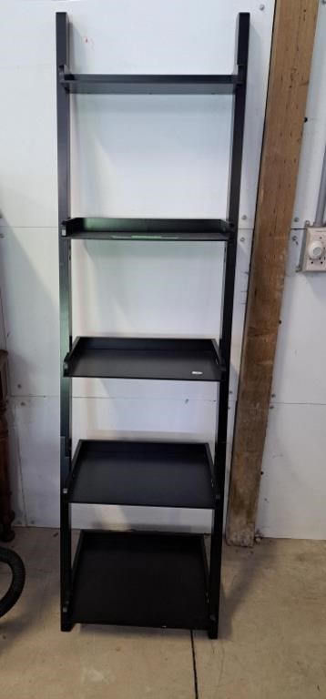 Slanted shelving unit