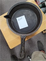 Cast iron skillet with smoke ring and pour spout