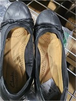 Signs of usage - final sale - Size: 7 us Clarks